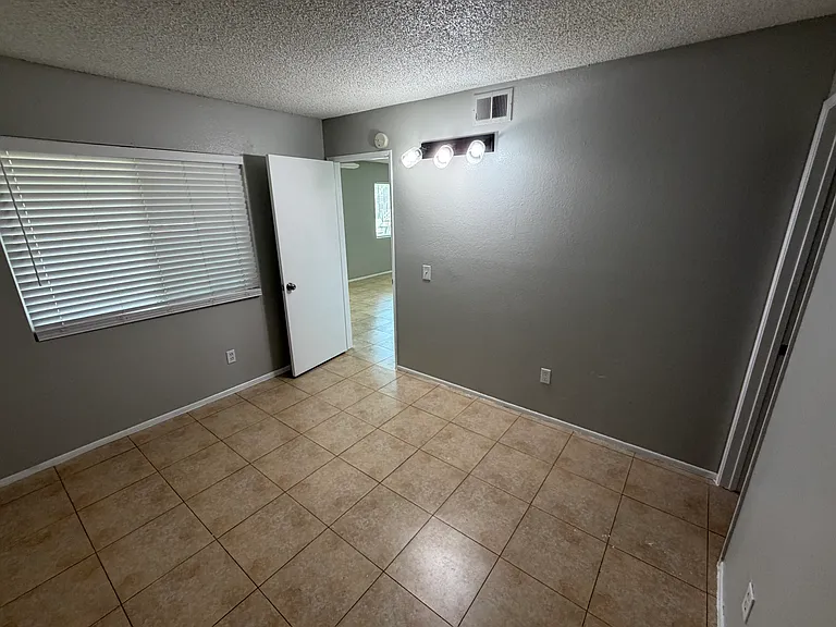 3732 Oak Creek Dr #E — Photo 10