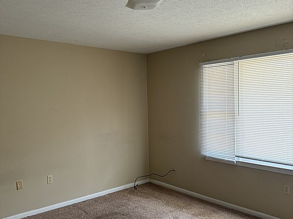 4th image of 222 Arlington Dr