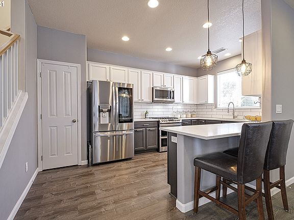 4th image of 277 NE Idyl Way