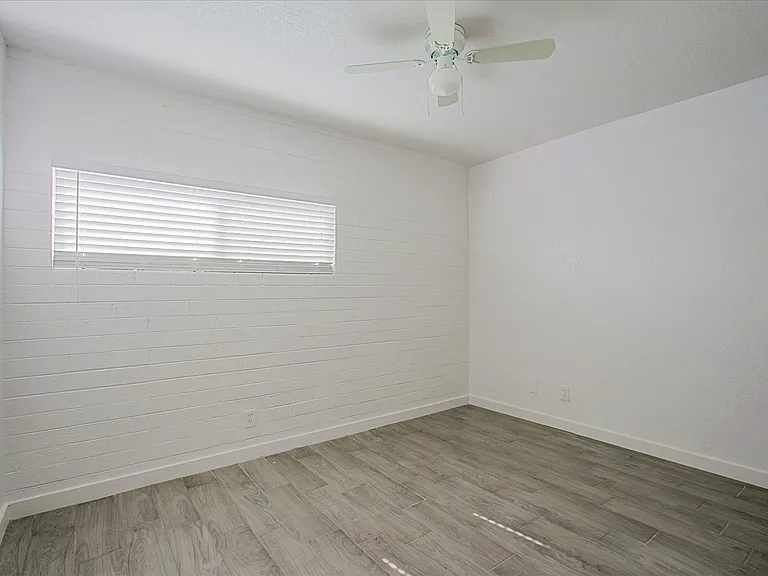 3219 E Earll Dr — Photo 10