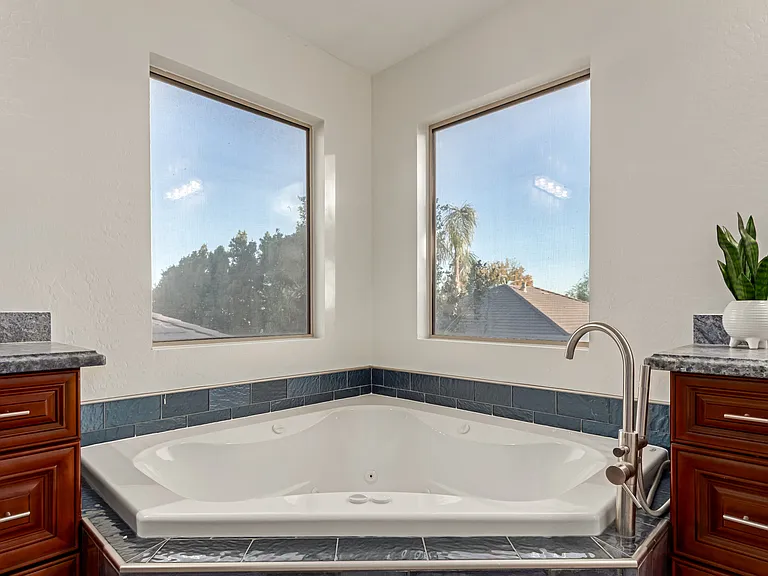 563 E Krista Way — Photo 28