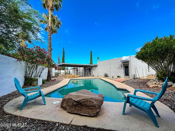 3rd image of 9024 E Berkshire Cir