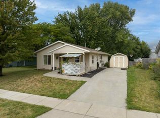 2422 Whispering Meadow Dr, Iowa City, IA 52240
