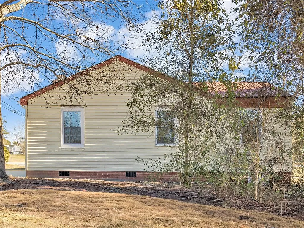 2213 Bungalow Rd — Photo 2
