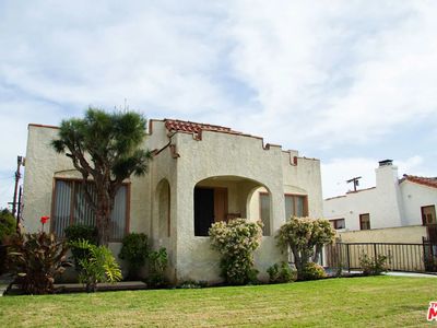 8734 S Hobart Blvd, Los Angeles, CA, 90047