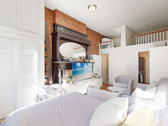 3rd image of 323 W 75th St APT 1F