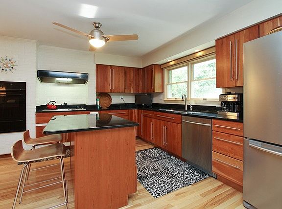 5th image of 78 Hickory Ln