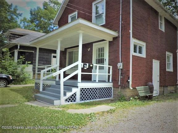 3rd image of 826 Larned St