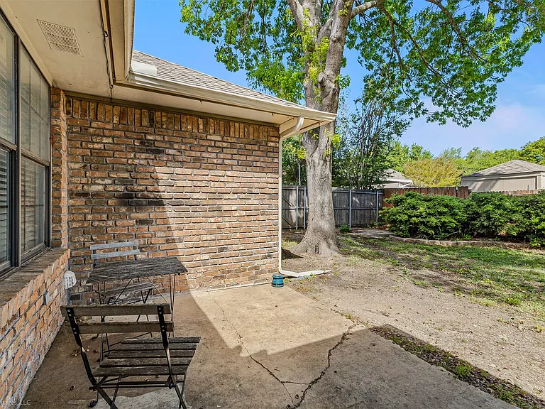 1531 Pickwick Ln — Photo 21