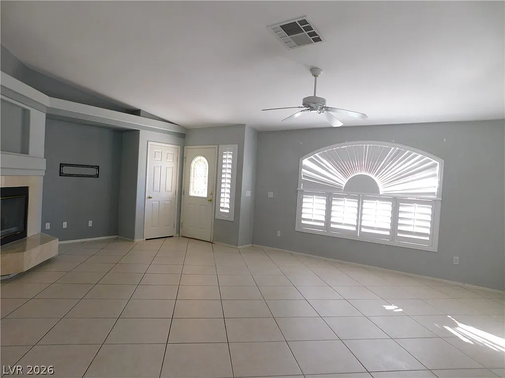 3 bed, 2.0 bath, 1704 sqft, $2,350 — Photo 4