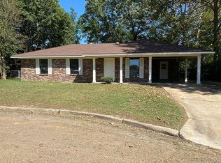 2504 W Clubview Cir, Yazoo City, MS 39194