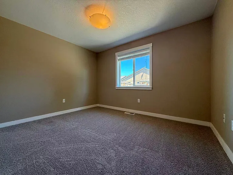 4063 Alameda Ave NE — Photo 18