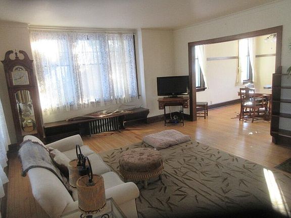 5th image of 118 Mead Ave