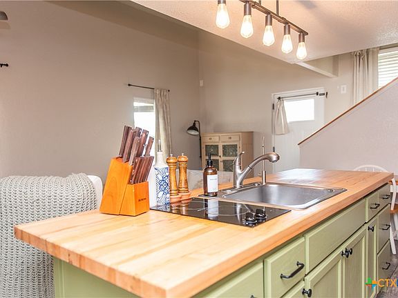 3rd image of 104 Winding River Rd