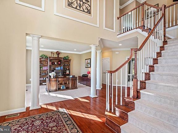 4th image of 10891 Meadow Walk Ln