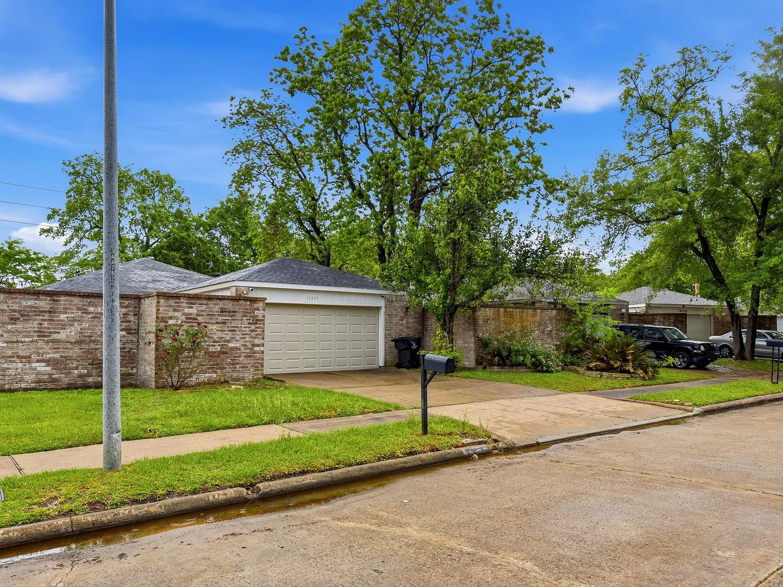 3 bed, 2.0 bath, 1699 sqft, $2,100 — Photo 2