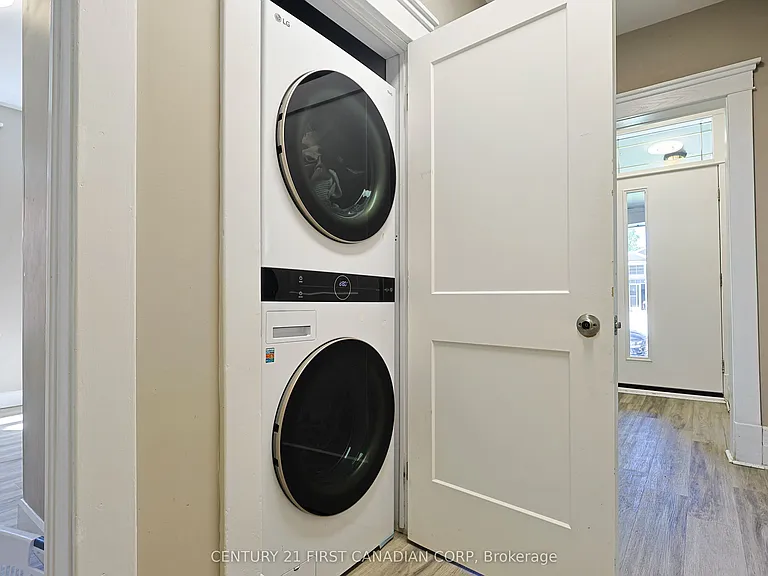 444 Dorinda St #MAIN FLOOR — Photo 9