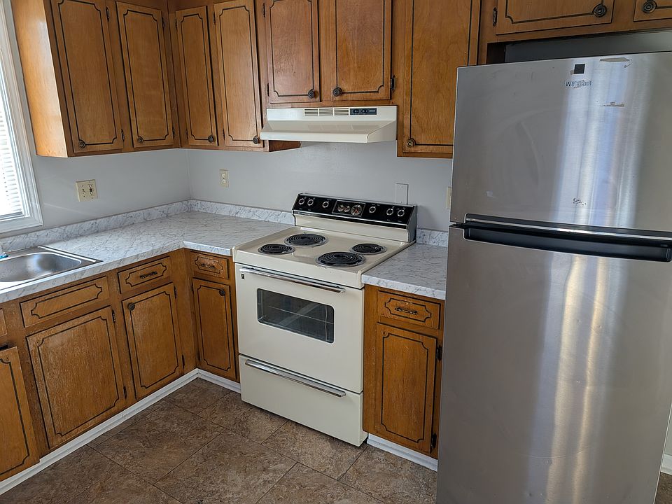 2nd image of 1105 Crosby St