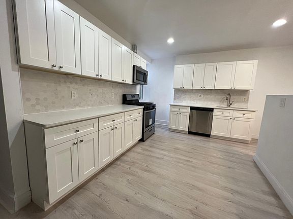 4th image of 221 Poplar St #A