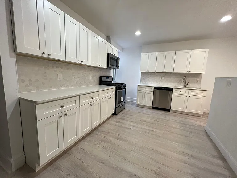 221 Poplar St #A — Photo 4