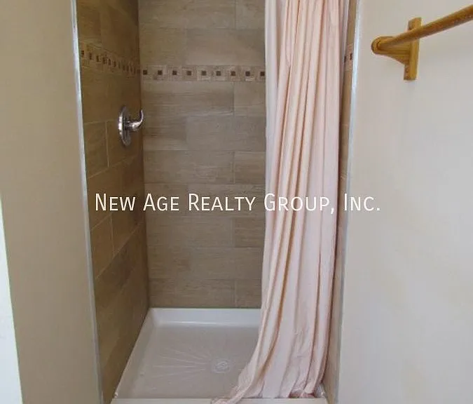 4030 Green St #2 — Photo 15