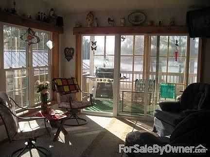 3 Season Room
						:
						South West exposure, continuous sun shine