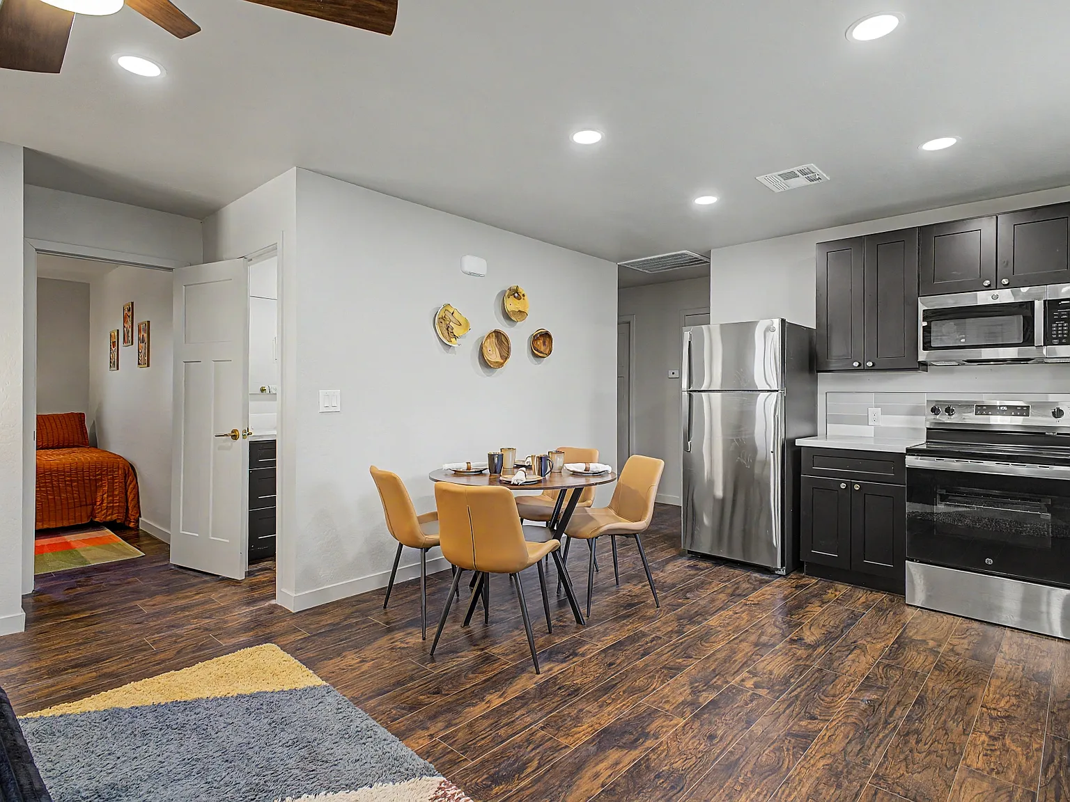 3 bed, 1000 sqft, $3,250 — Photo 2