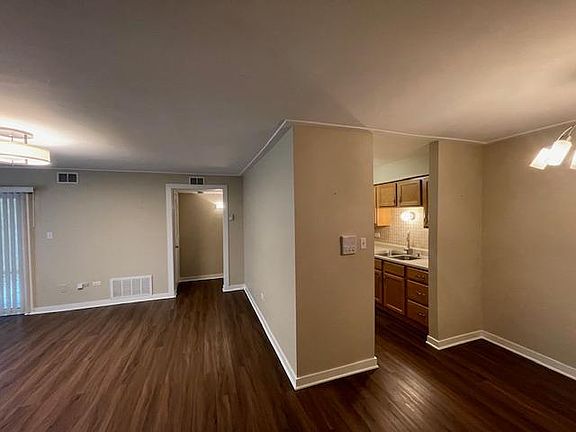 5th image of 6104 Knoll Valley Dr