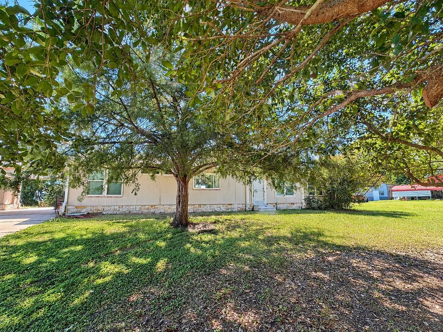 3 bed, 2.0 bath, 1920 sqft, $1,900 — Photo 3