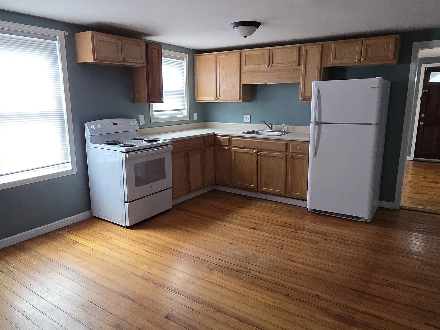 3 bed, 1000 sqft, $1,800 — Photo 3