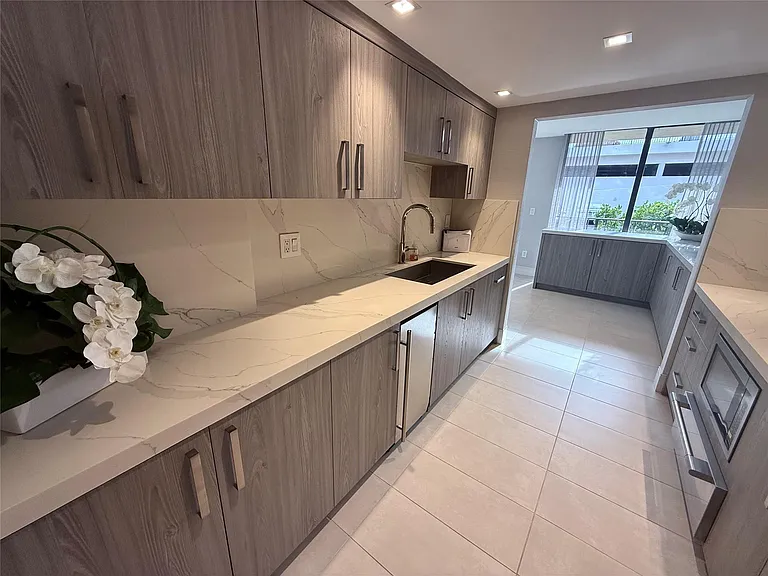 859 Jeffery St #1040 — Photo 41