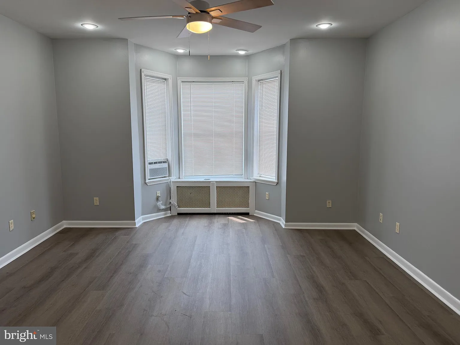Studio, $1,000 — Photo 2