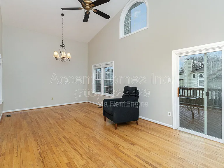 7579 Cross Gate Ln — Photo 17