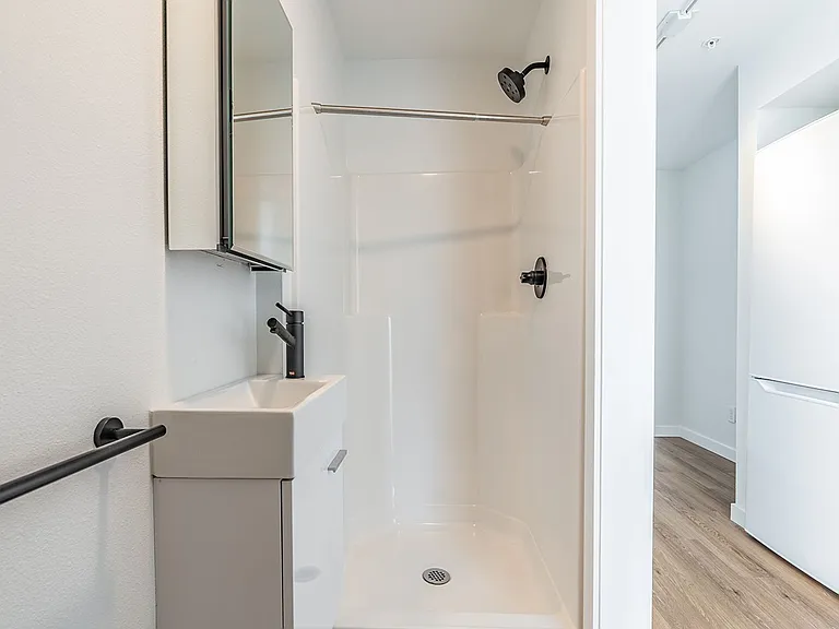 Beautiful Brand New Boutique Apartment Community — Photo 25
