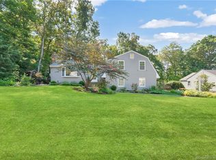 184 Carriage Dr, Glastonbury, CT 06033