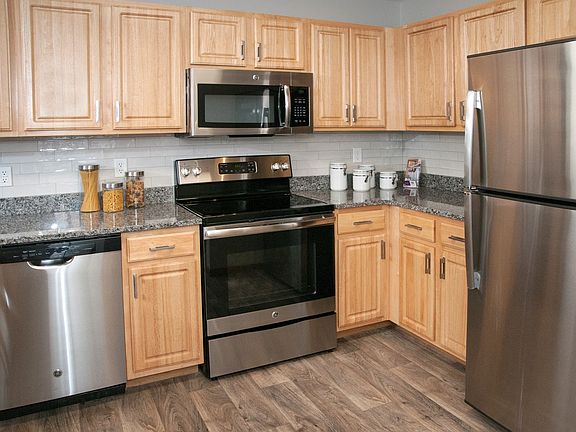 Granite countertops, backsplash, stainless steel appliances!