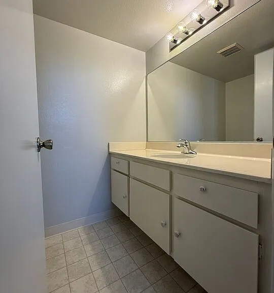 2809 Montrose Ave #10 — Photo 9