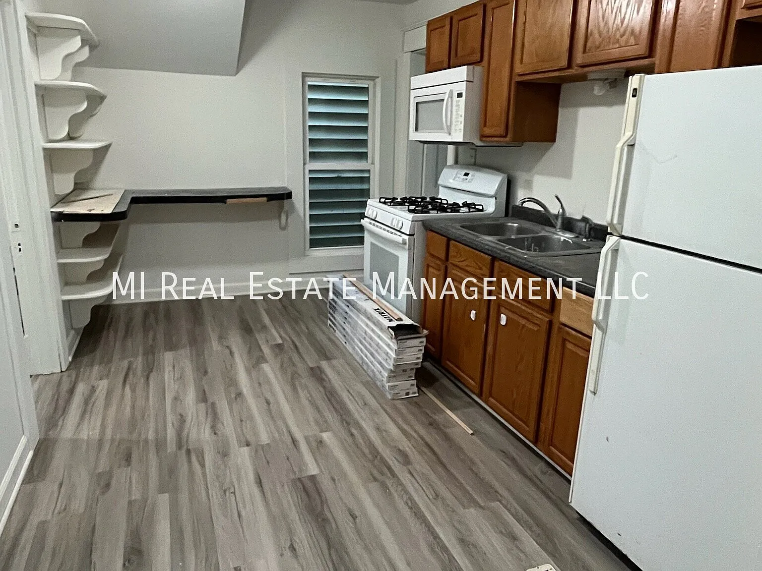 2 bed, 1.0 bath, 1100 sqft, $1,350 — Photo 2