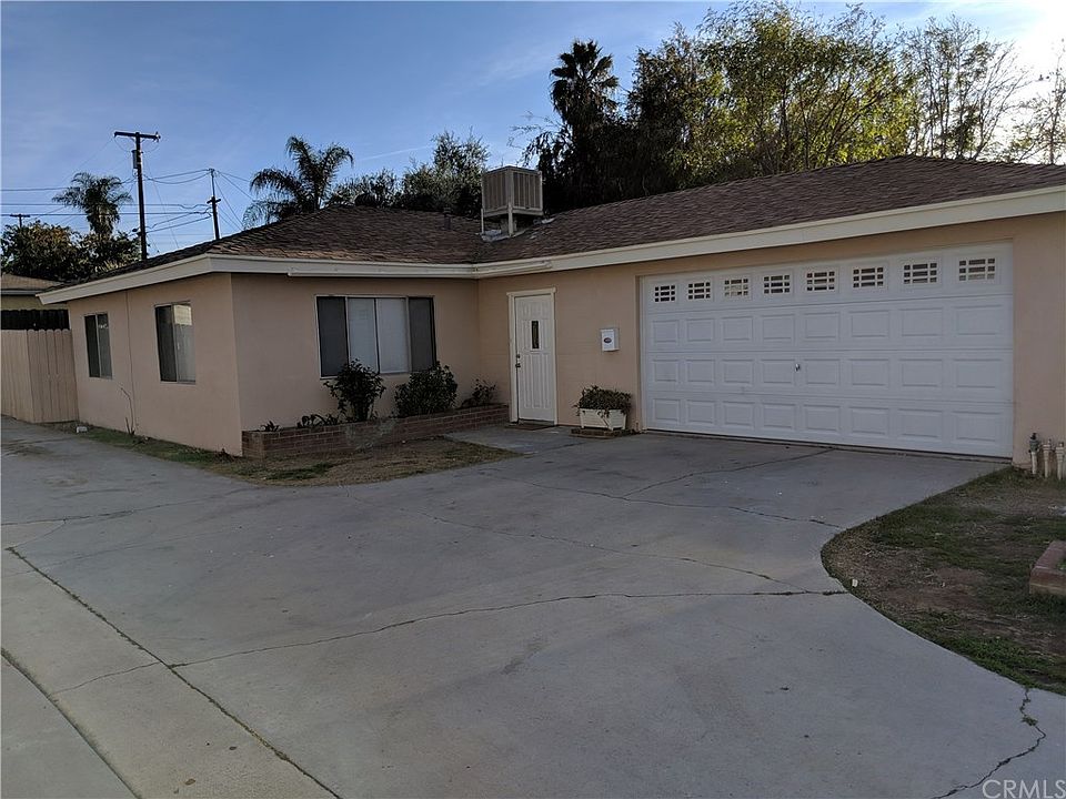 1st image of 905 W Olive Ave