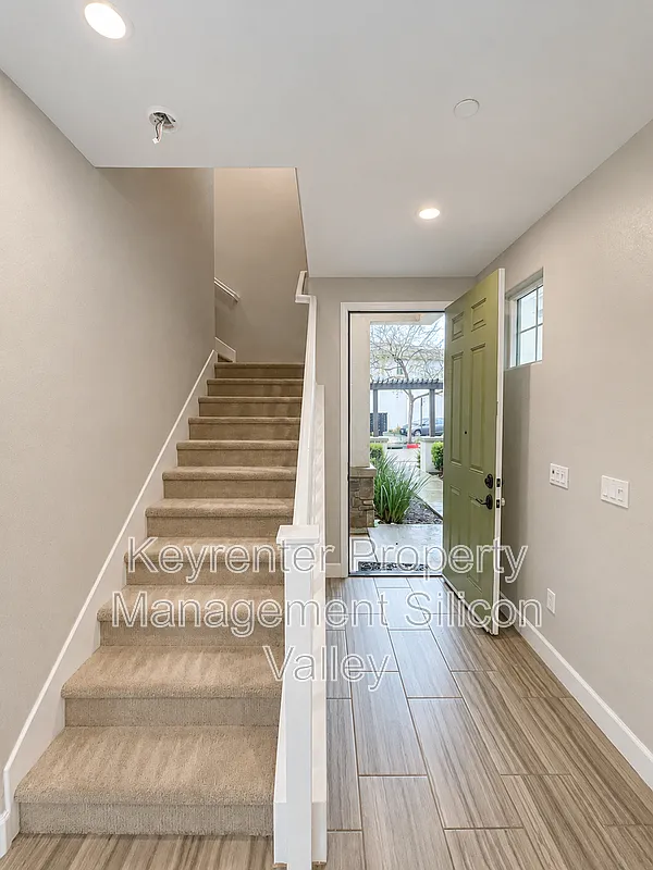 3 bed, 2.5 bath, 1632 sqft, $3,995 — Photo 4