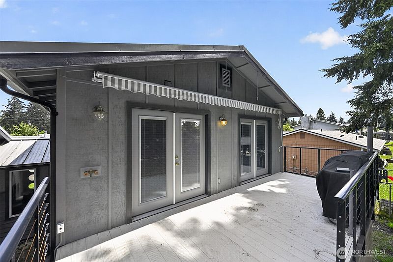 4th image of 16818 21st Avenue Ct E