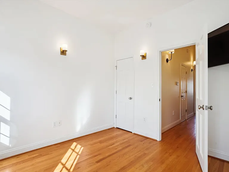 1533 A St NE — Photo 22