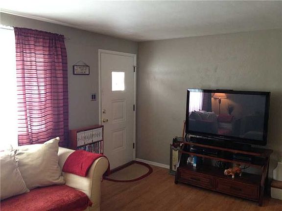 4th image of 223 Balver St