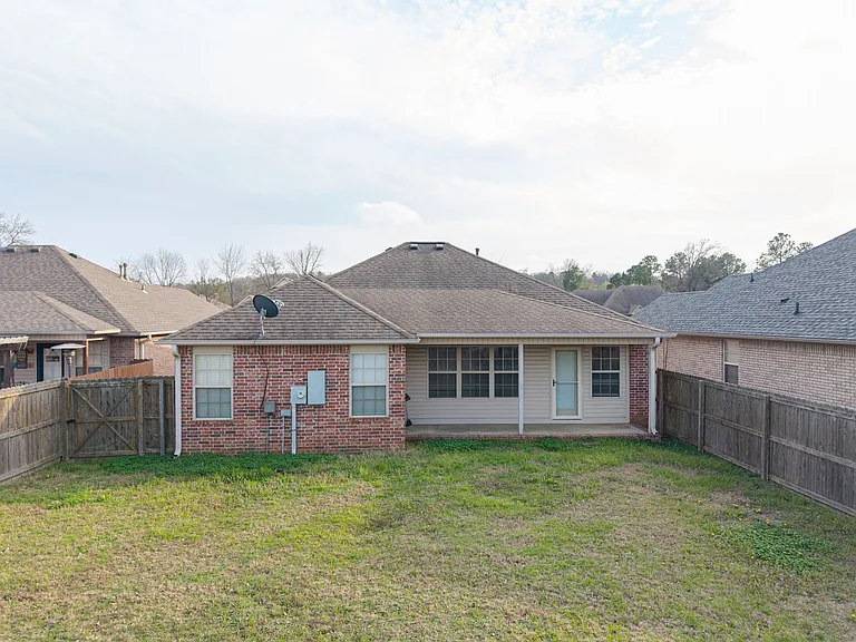 2701 Dyllan Ct — Photo 32