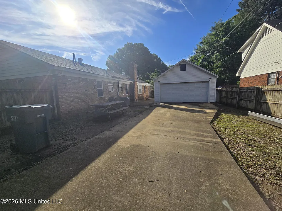 8209 Claiborne Dr