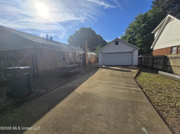 8209 Claiborne Dr, Southaven, MS 38671