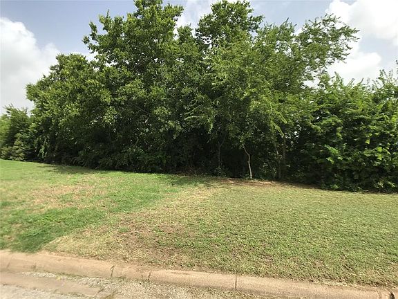 2nd image of 1304 Cliff Ct Lot 6
