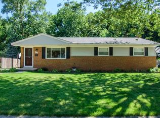 956 Watson Dr, Saline, MI 48176