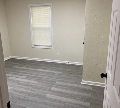 3rd image of 541 Woodbine St #2
