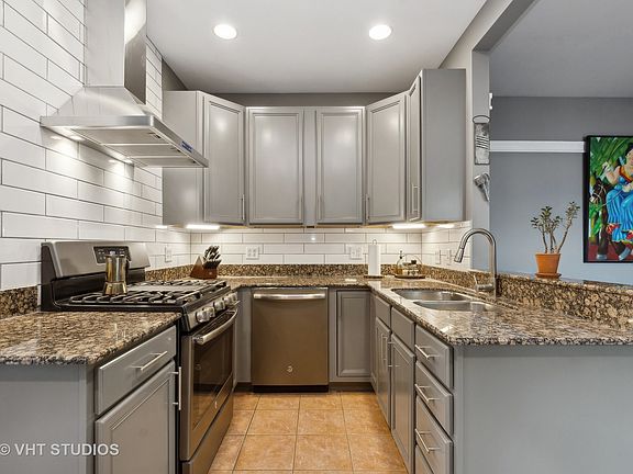 5th image of 1620 W Edgewater Ave #3W